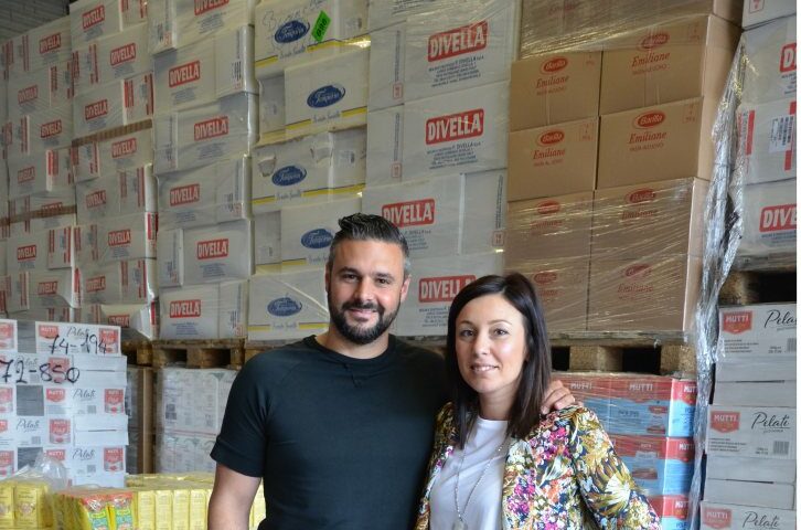 Laetitia et Alessandro Biasucci, heureux entrepreneurs et parents épanouis, dans leur entrepôt du marché de Liège